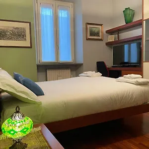 Cozy Flat Mins Walk To Navigli And Metro Porta Genova , Milan Italy